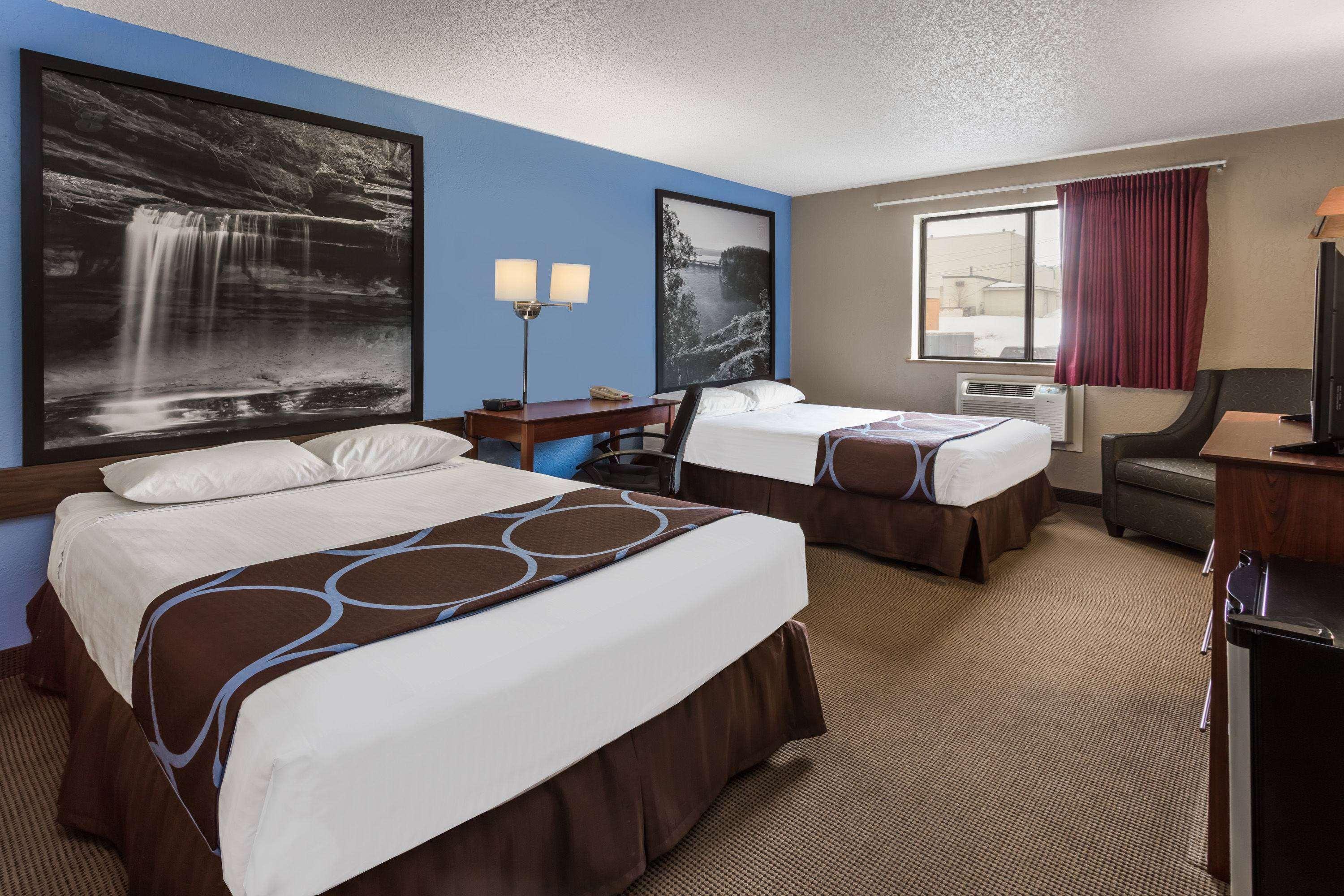 Super 8 By Wyndham Dubuque Motel Dış mekan fotoğraf