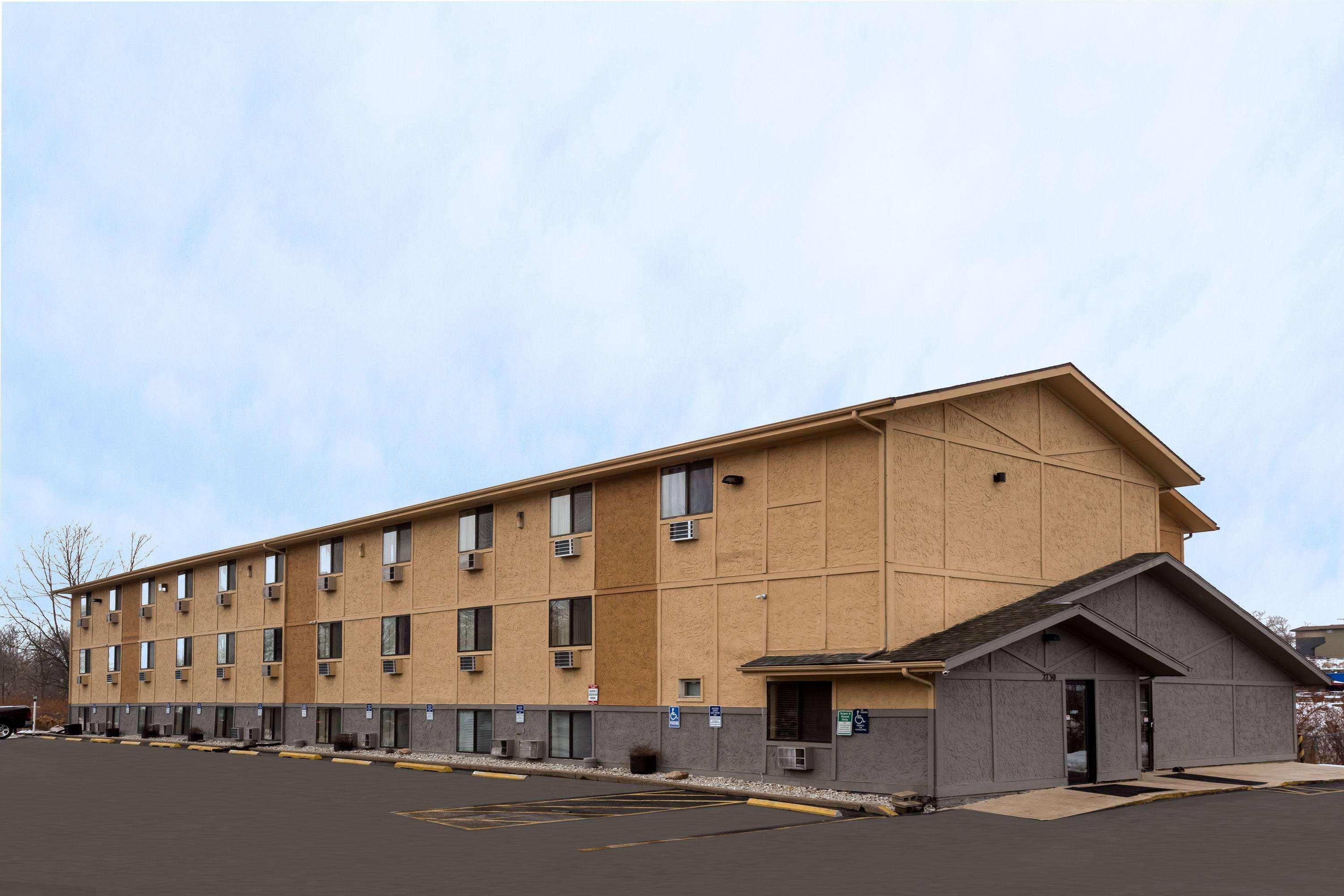 Super 8 By Wyndham Dubuque Motel Dış mekan fotoğraf