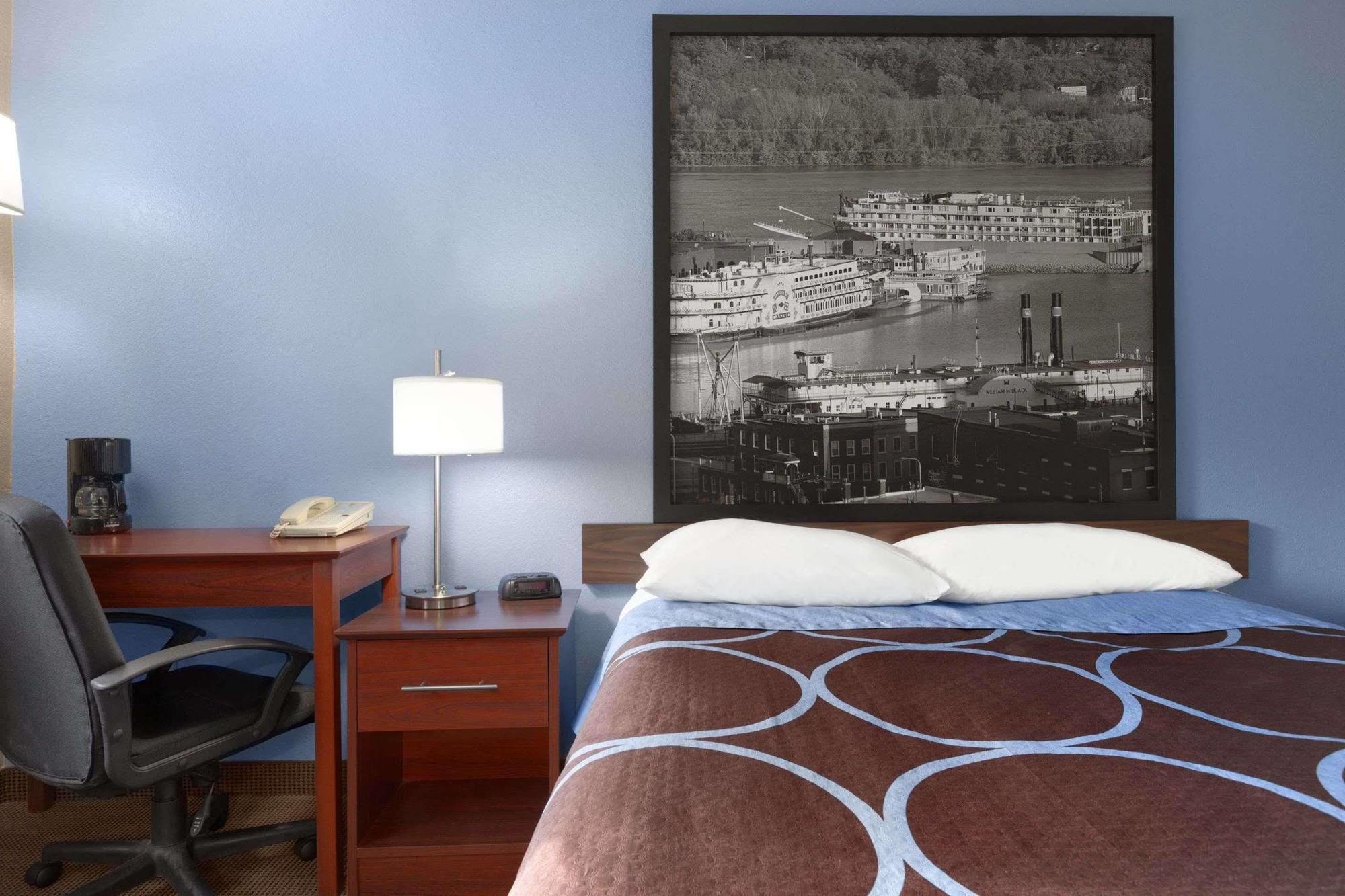 Super 8 By Wyndham Dubuque Motel Dış mekan fotoğraf