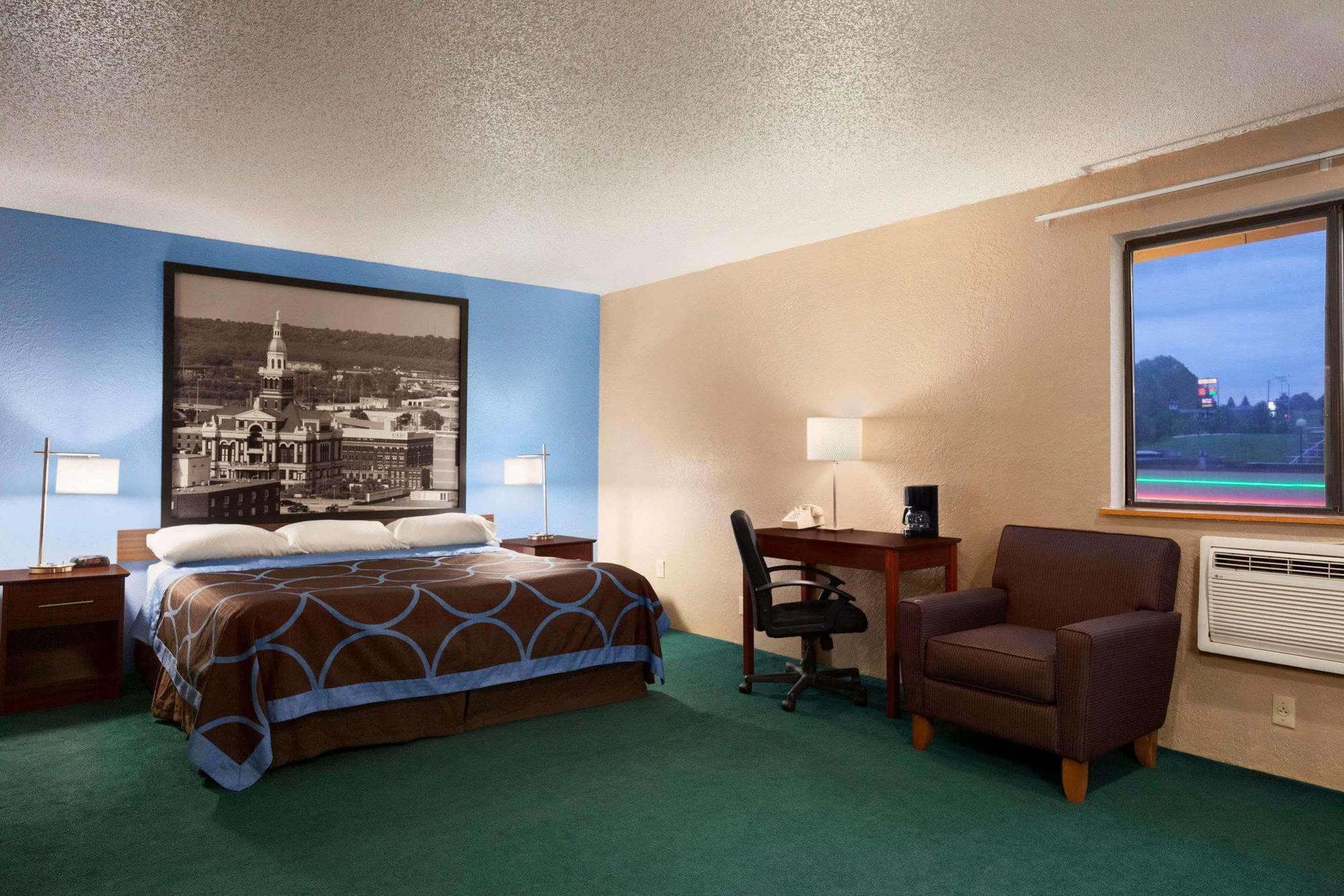 Super 8 By Wyndham Dubuque Motel Dış mekan fotoğraf